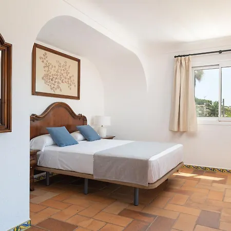 Mulholland - With Private Pool *